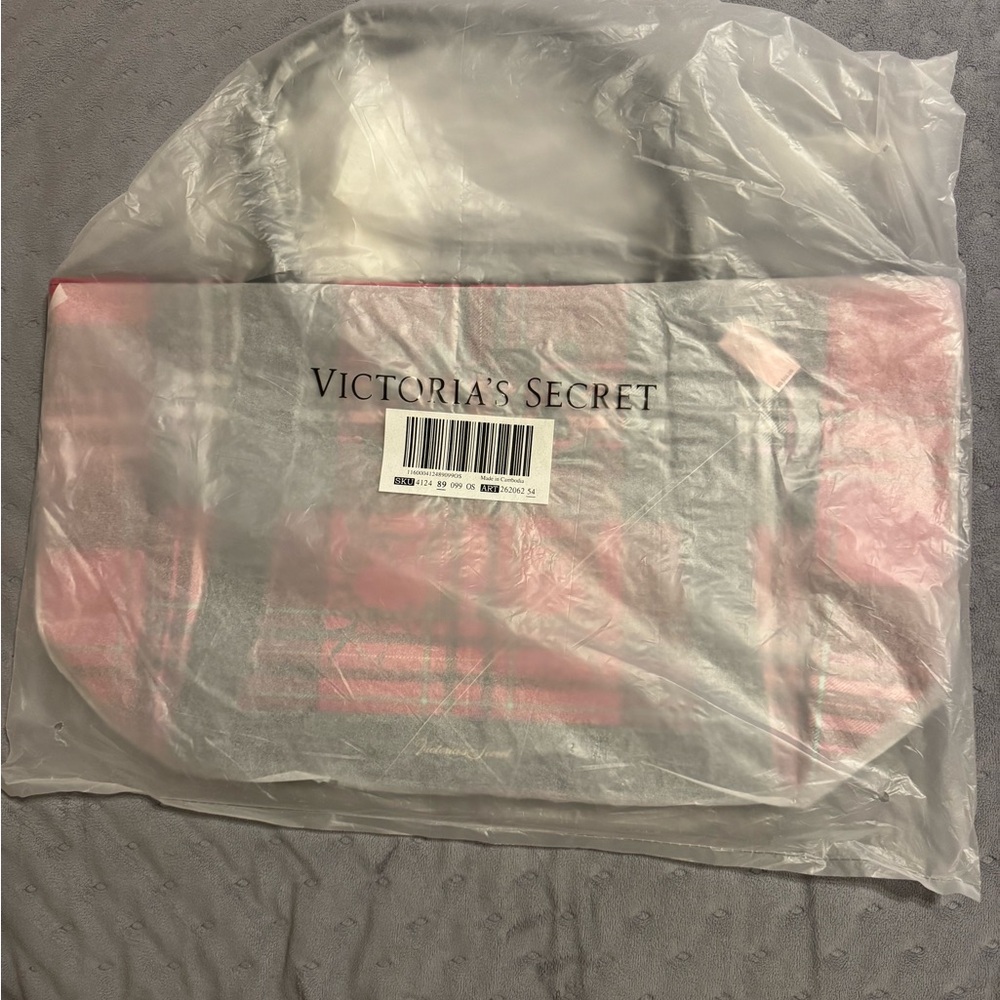 Victoria's Secret Plaid Tote NWT - Picture 2 of 6